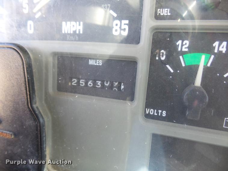 image for item DA3767 1995 International 4900 flatbed truck