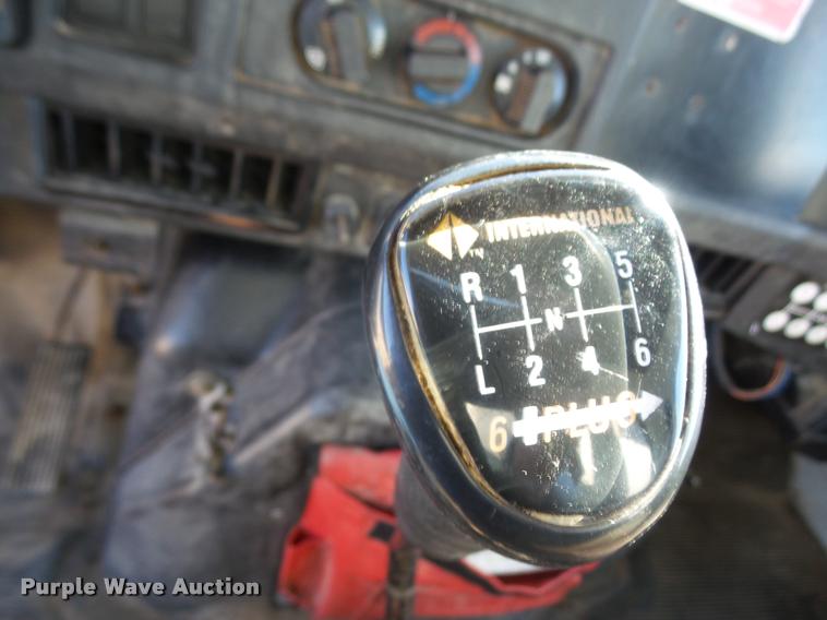 image for item DA3767 1995 International 4900 flatbed truck