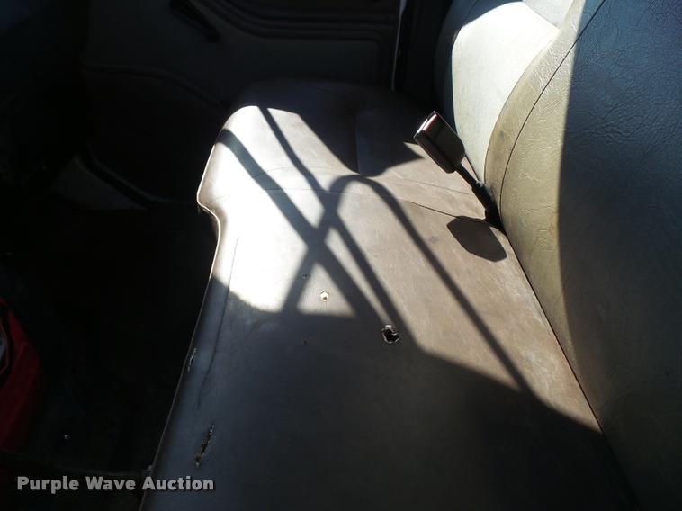 image for item DA3767 1995 International 4900 flatbed truck