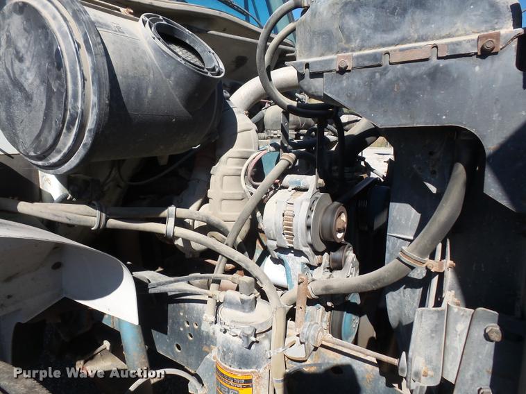 image for item DA3767 1995 International 4900 flatbed truck