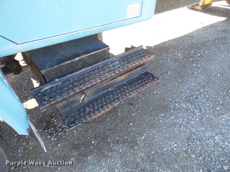 image for item DA3767 1995 International 4900 flatbed truck