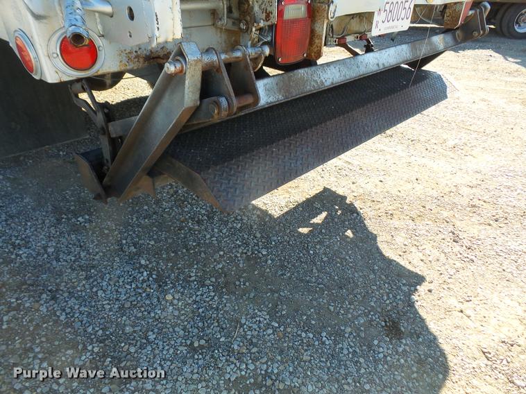 image for item DA3767 1995 International 4900 flatbed truck