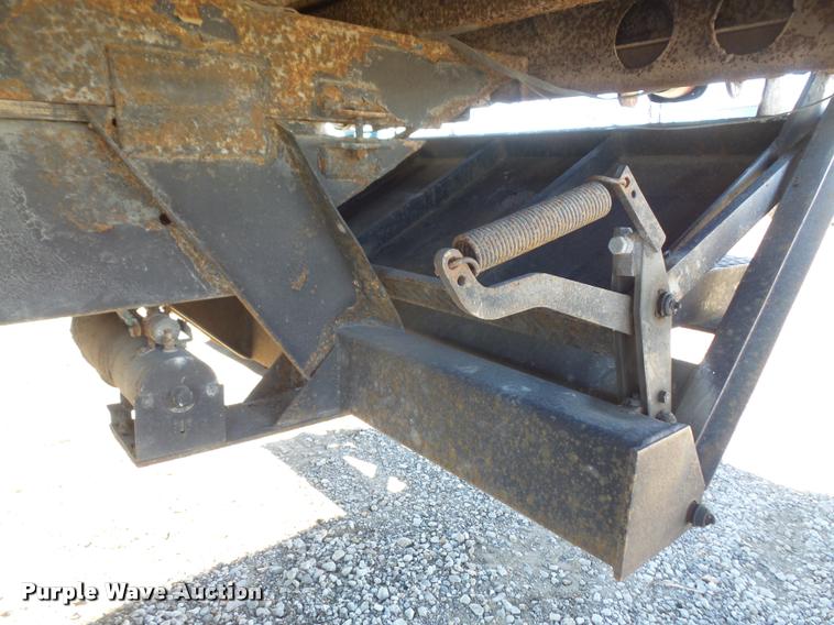 image for item DA3767 1995 International 4900 flatbed truck