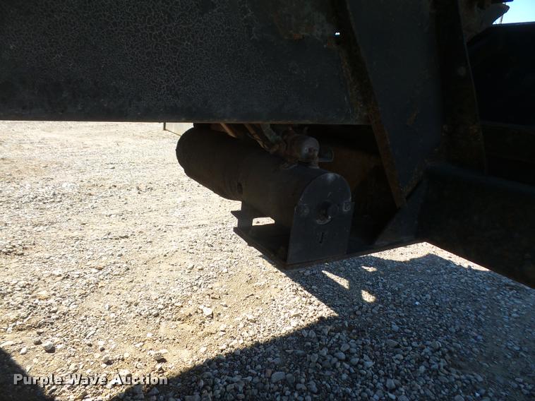 image for item DA3767 1995 International 4900 flatbed truck