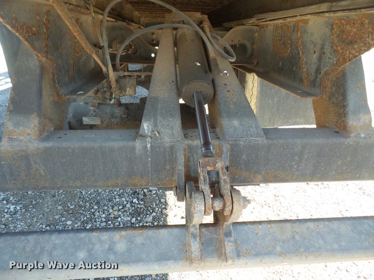 image for item DA3767 1995 International 4900 flatbed truck