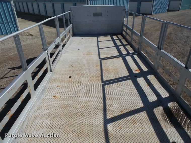 image for item DA3767 1995 International 4900 flatbed truck