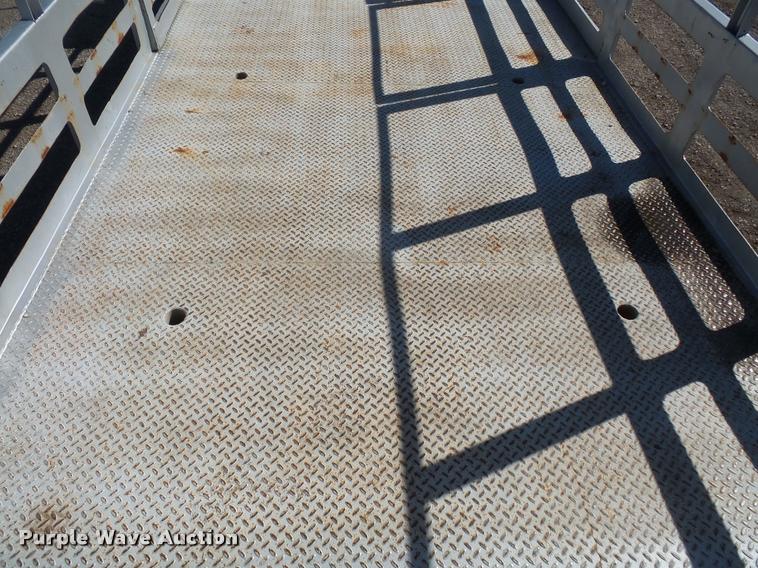 image for item DA3767 1995 International 4900 flatbed truck