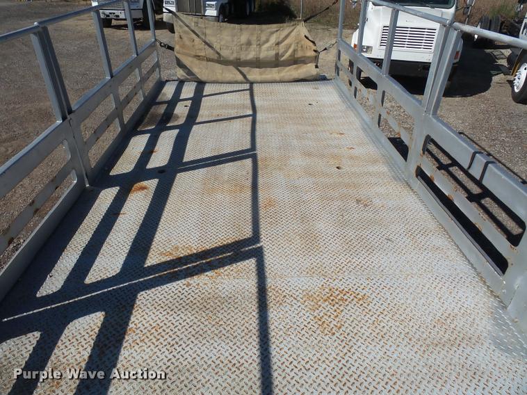 image for item DA3767 1995 International 4900 flatbed truck