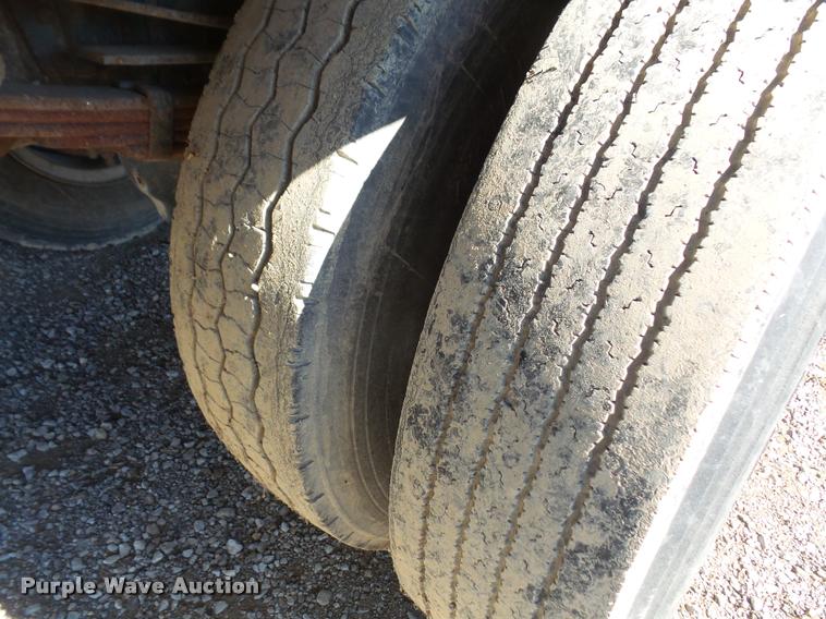 image for item DA3767 1995 International 4900 flatbed truck