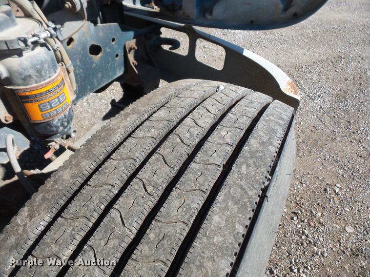 image for item DA3767 1995 International 4900 flatbed truck