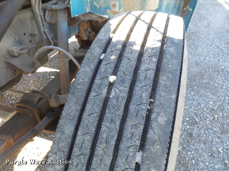 image for item DA3767 1995 International 4900 flatbed truck