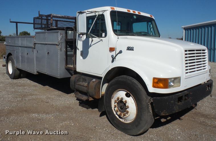 image for item DA3768 2000 International 4700 service truck