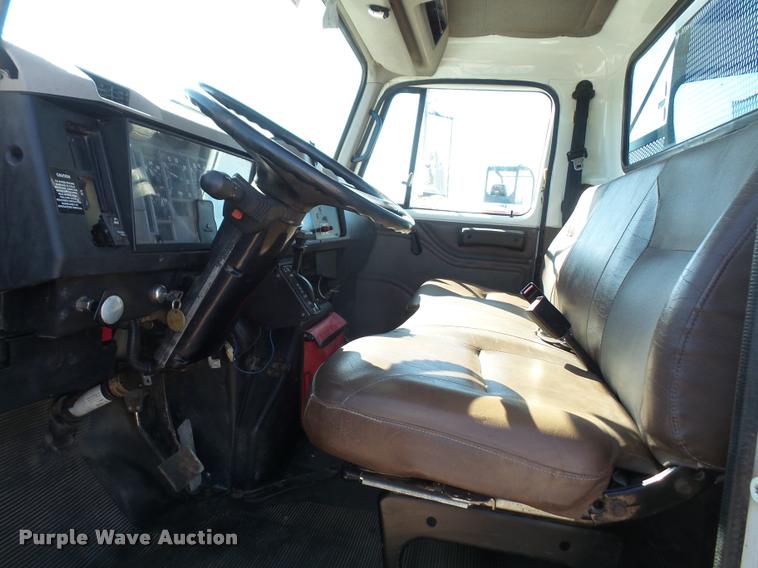 image for item DA3768 2000 International 4700 service truck