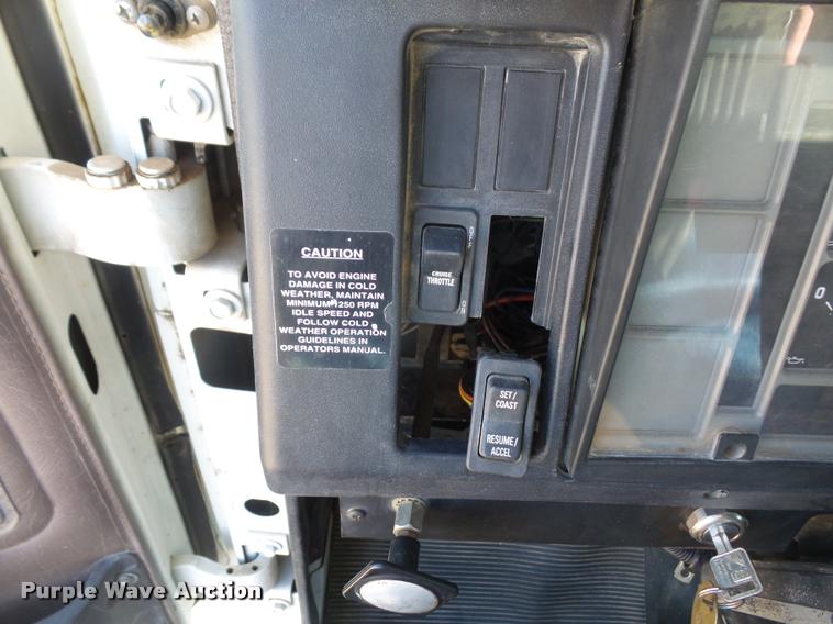 image for item DA3768 2000 International 4700 service truck