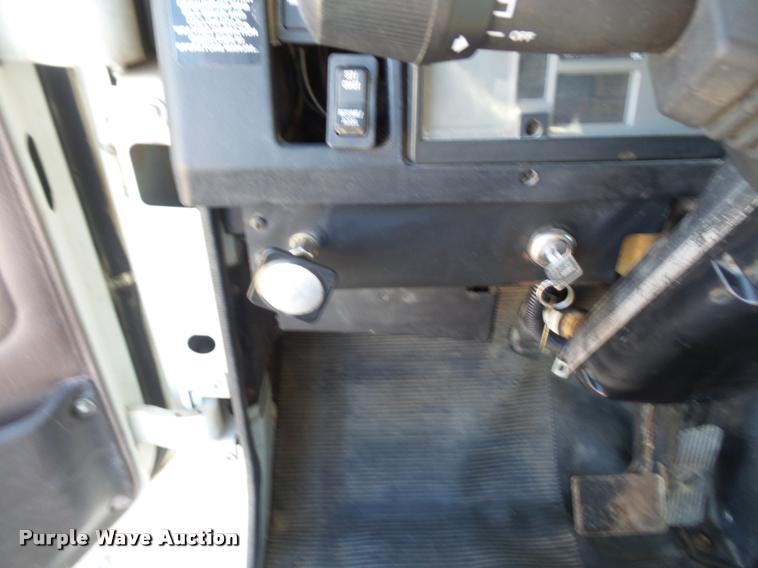 image for item DA3768 2000 International 4700 service truck