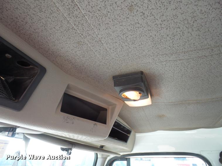 image for item DA3768 2000 International 4700 service truck