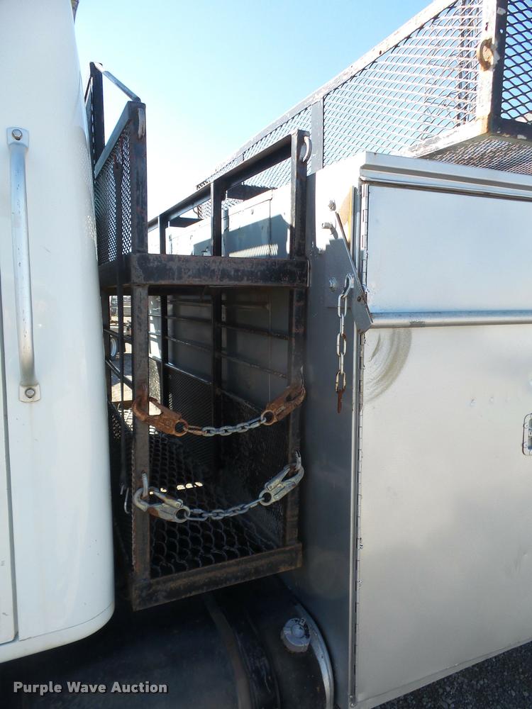 image for item DA3768 2000 International 4700 service truck