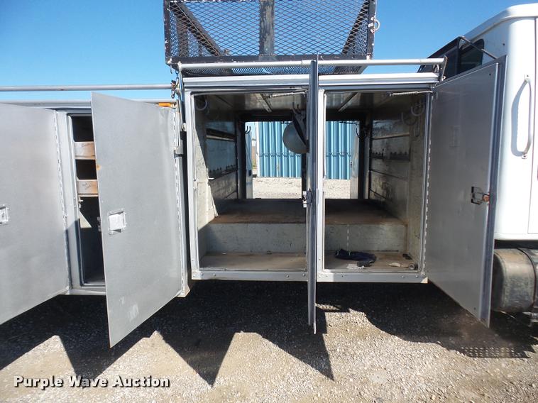 image for item DA3768 2000 International 4700 service truck