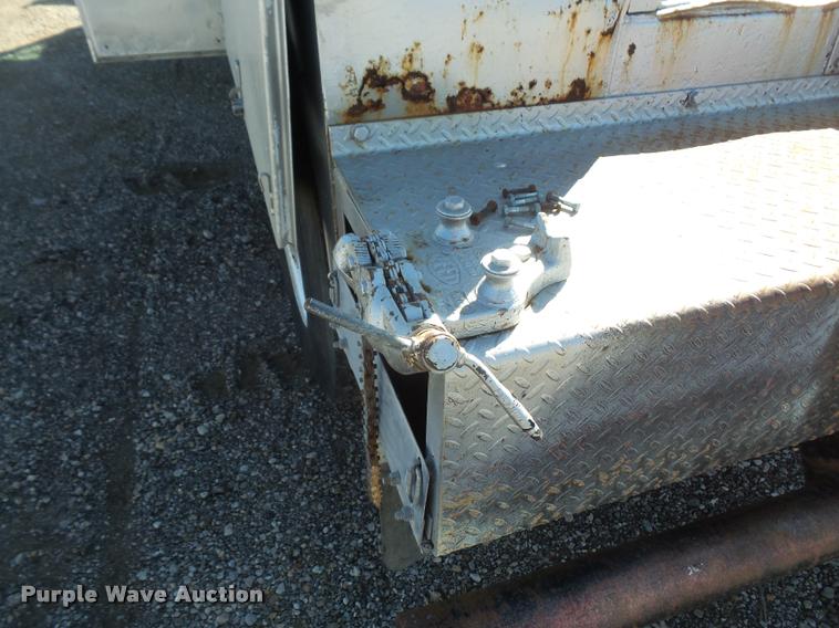 image for item DA3768 2000 International 4700 service truck