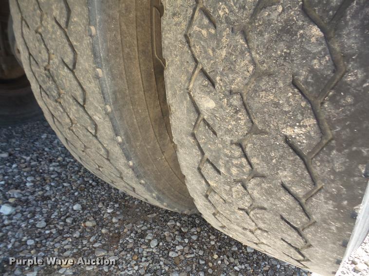 image for item DA3768 2000 International 4700 service truck