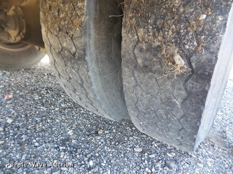 image for item DA3768 2000 International 4700 service truck