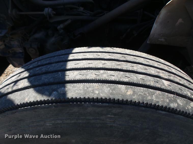 image for item DA3768 2000 International 4700 service truck