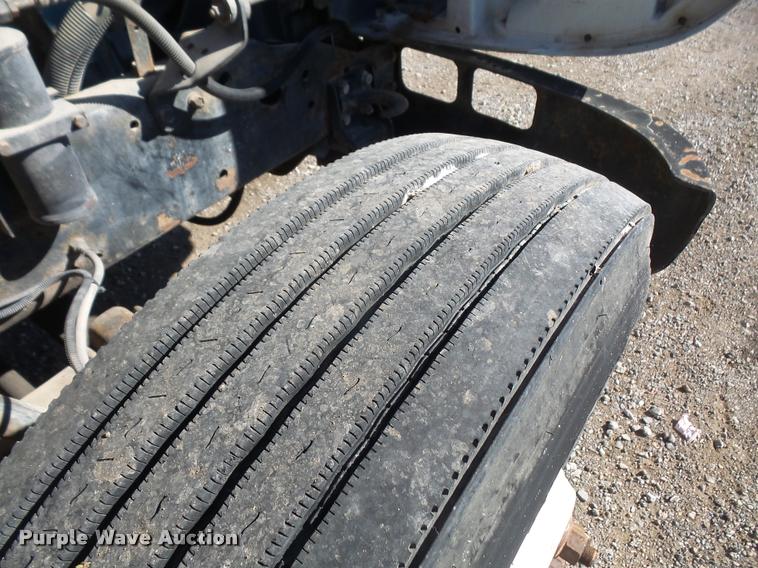 image for item DA3768 2000 International 4700 service truck