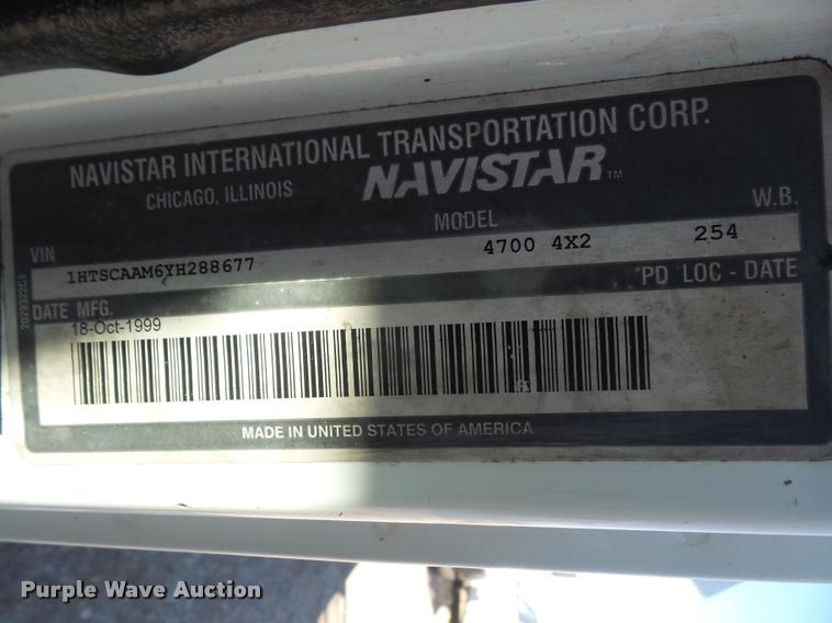 image for item DA3768 2000 International 4700 service truck