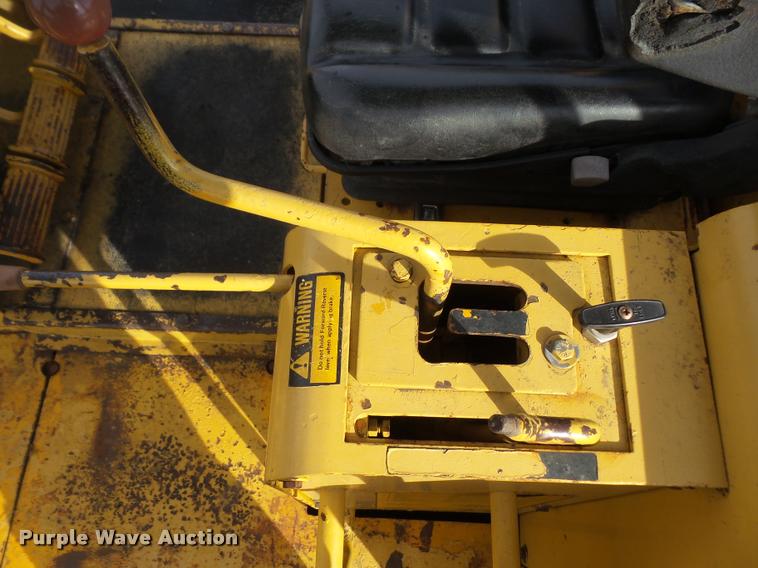 image for item DA3903 1988 John Deere 750B LT dozer