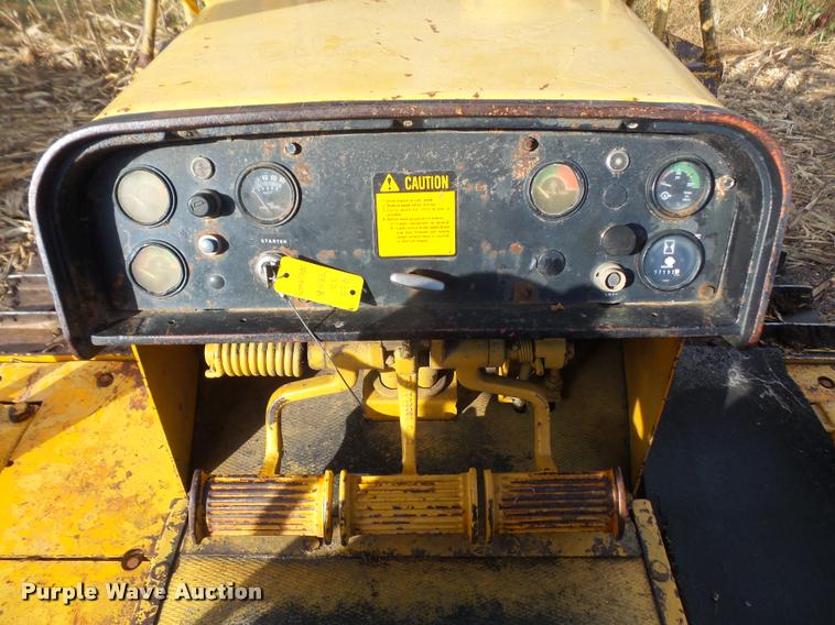image for item DA3903 1988 John Deere 750B LT dozer