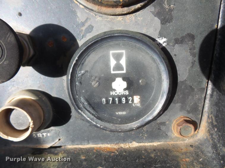 image for item DA3903 1988 John Deere 750B LT dozer