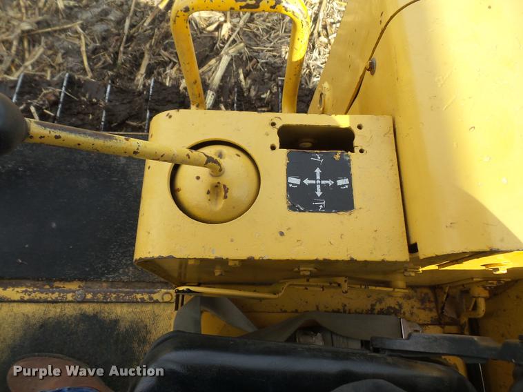 image for item DA3903 1988 John Deere 750B LT dozer