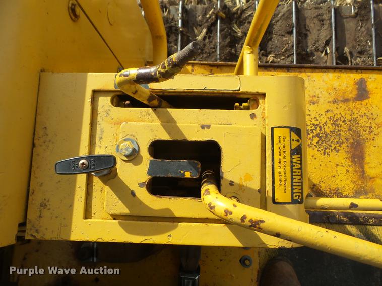 image for item DA3903 1988 John Deere 750B LT dozer