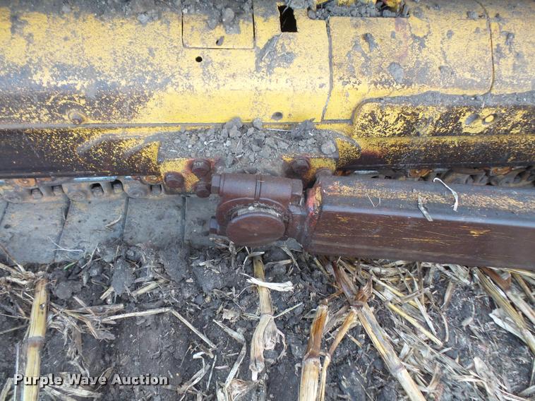 image for item DA3903 1988 John Deere 750B LT dozer