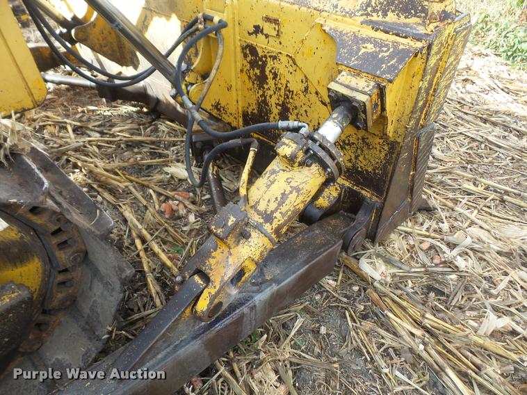 image for item DA3903 1988 John Deere 750B LT dozer