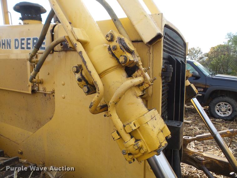 image for item DA3903 1988 John Deere 750B LT dozer