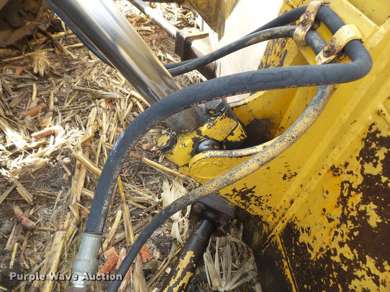 image for item DA3903 1988 John Deere 750B LT dozer