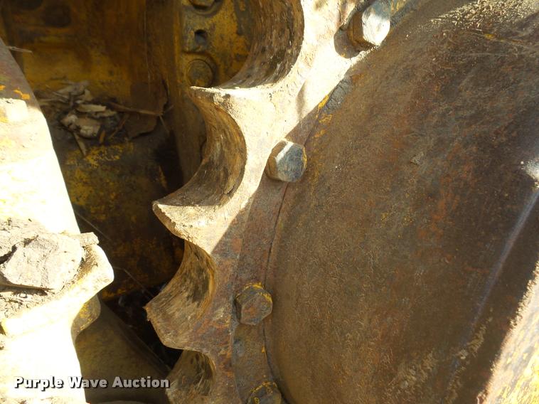 image for item DA3903 1988 John Deere 750B LT dozer