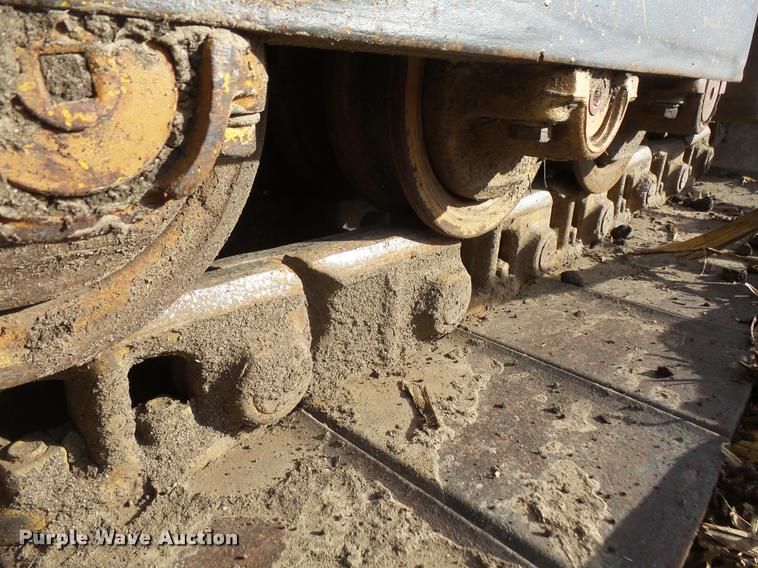 image for item DA3903 1988 John Deere 750B LT dozer