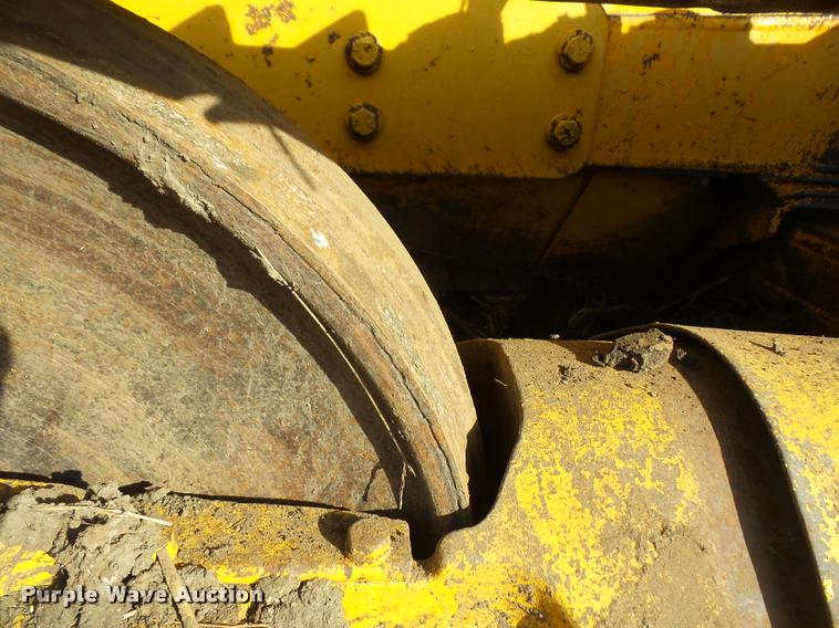 image for item DA3903 1988 John Deere 750B LT dozer