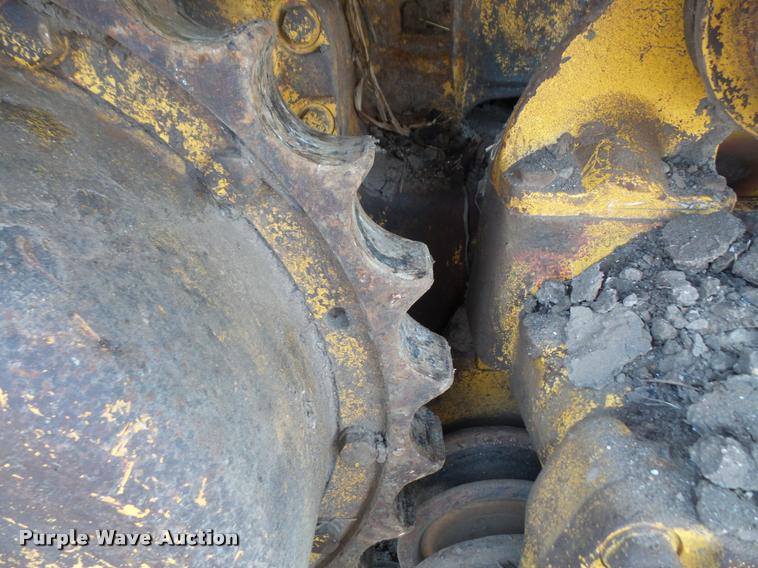 image for item DA3903 1988 John Deere 750B LT dozer