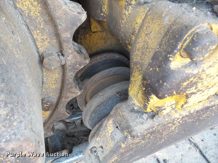image for item DA3903 1988 John Deere 750B LT dozer