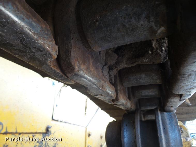 image for item DA3903 1988 John Deere 750B LT dozer