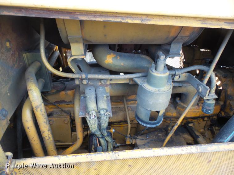 image for item DA3903 1988 John Deere 750B LT dozer