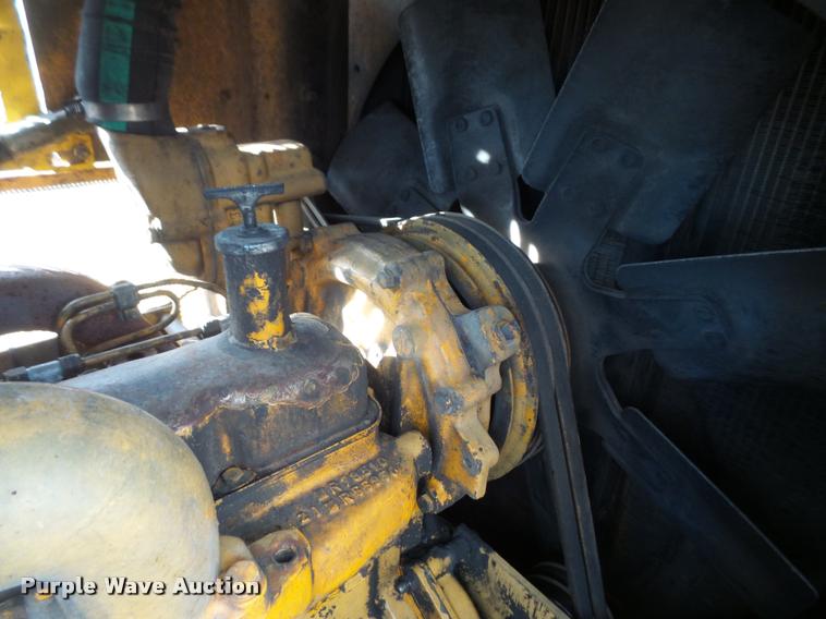 image for item DA3903 1988 John Deere 750B LT dozer