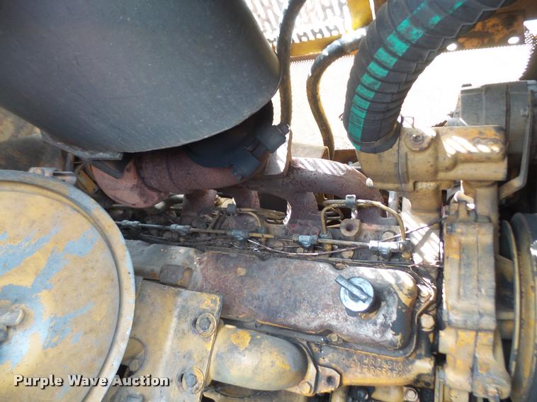 image for item DA3903 1988 John Deere 750B LT dozer