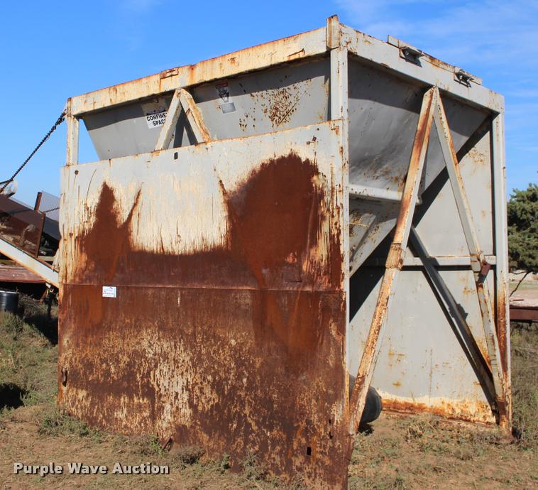 image for item DA4354 Aggregate surge box and conveyor