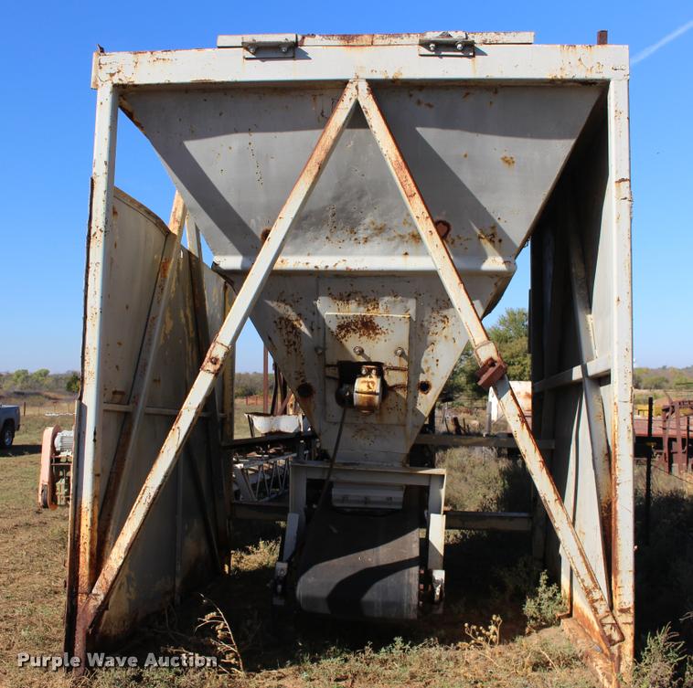 image for item DA4354 Aggregate surge box and conveyor