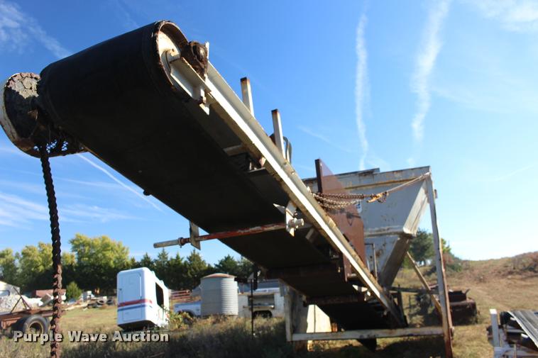 image for item DA4354 Aggregate surge box and conveyor