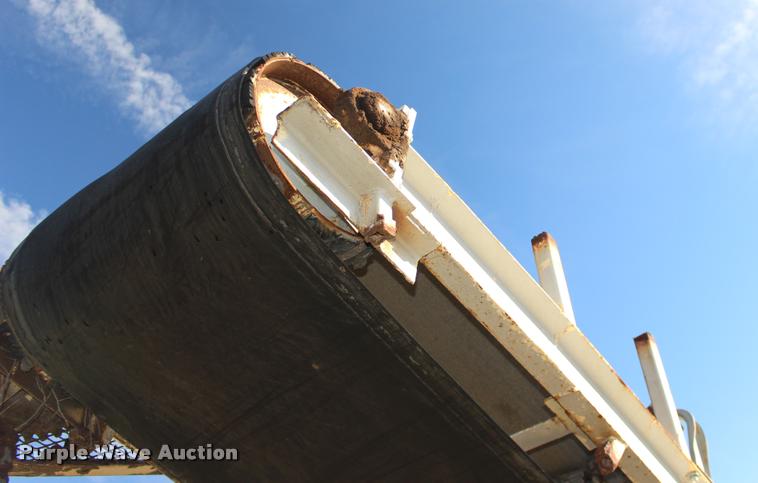 image for item DA4354 Aggregate surge box and conveyor